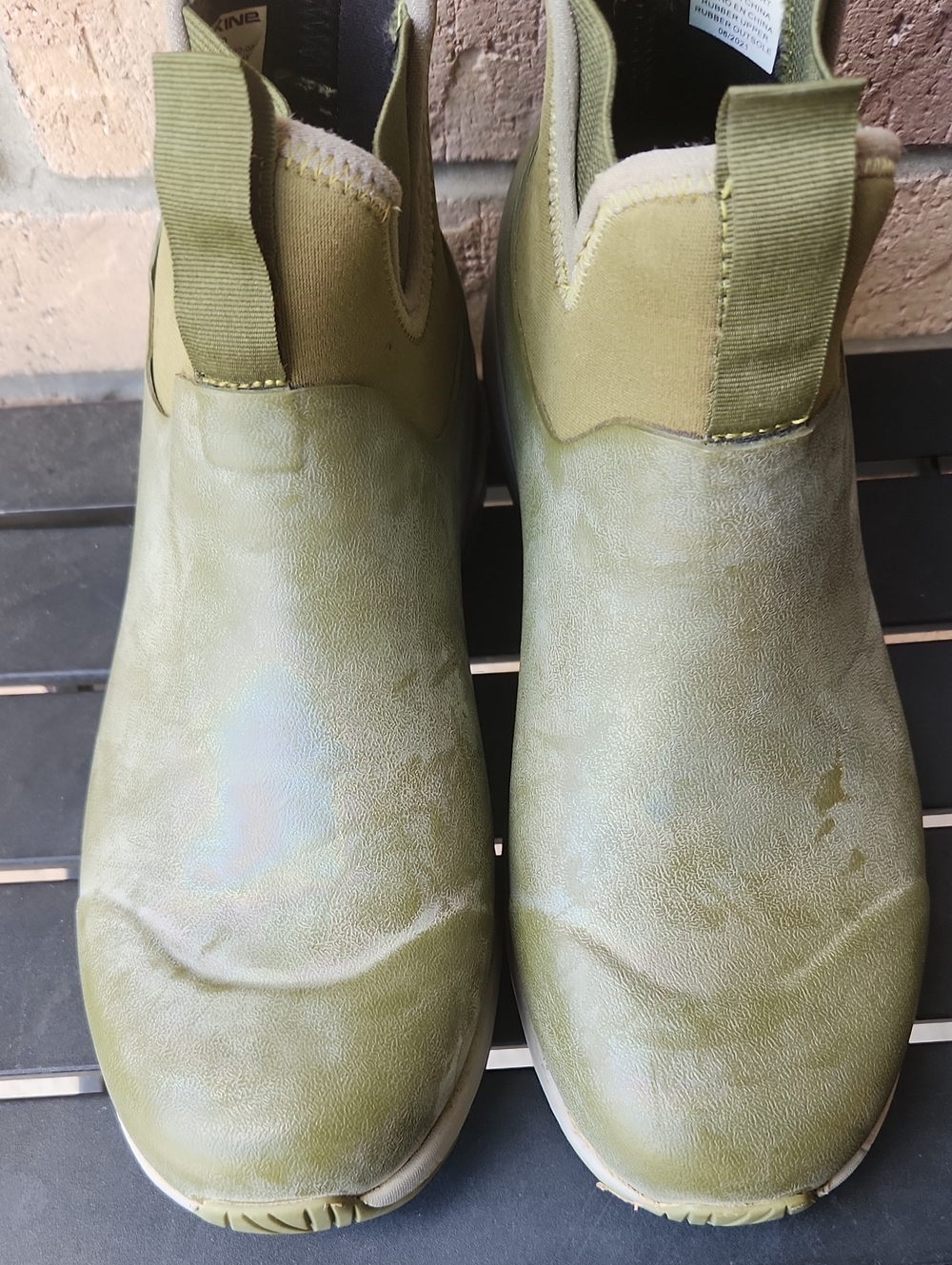 Dakine Olive Green Slip-On Rain & Snow Boots